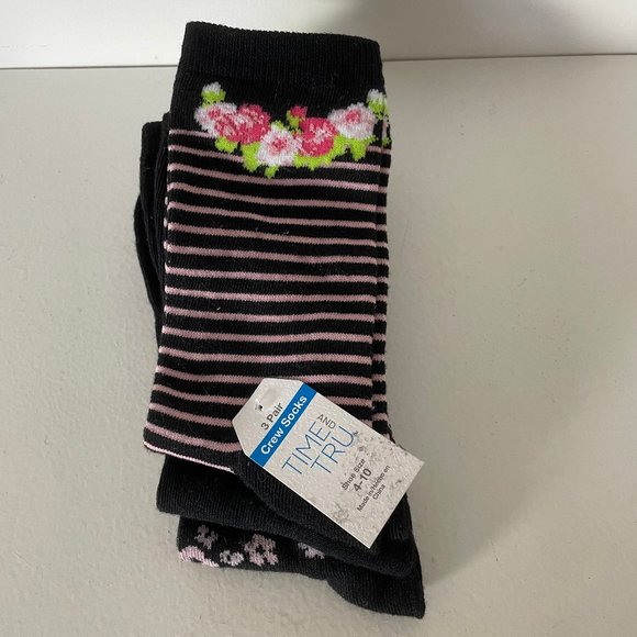 LAST CHANCE Crew Socks 3 Pair Black Pink Floral NWT Size 4-10 - Picture 1 of 4